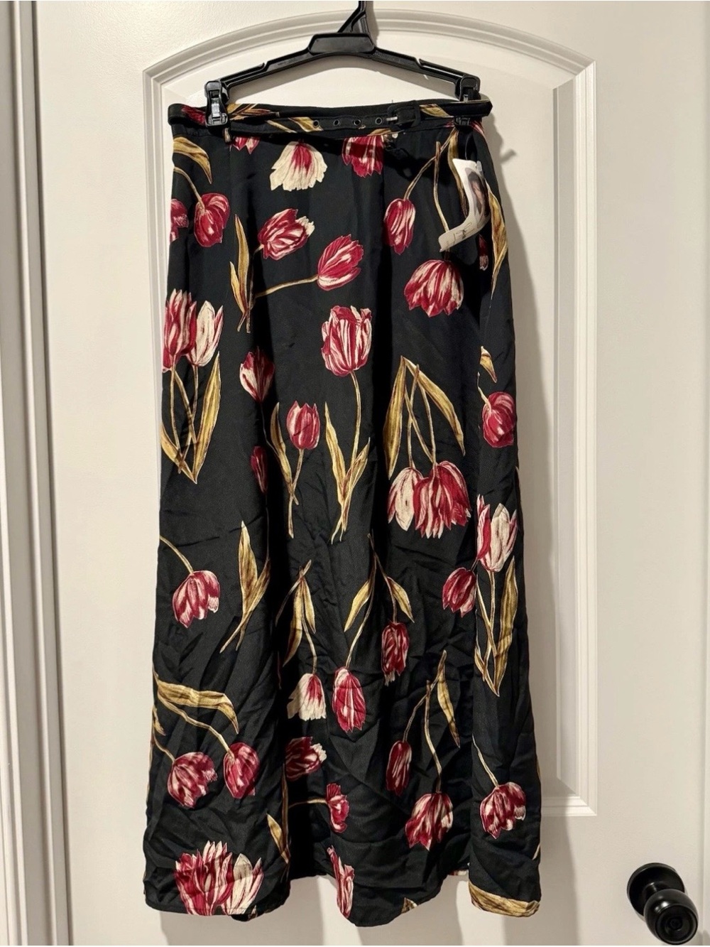 Jaclyn Smith Black Midi Skirt with Red Tulip Print and Cream Accents